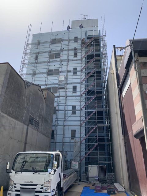 岡山市内　マンション　塗装工事に伴う足場工事